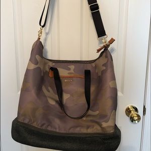 Medium-sized travel bag